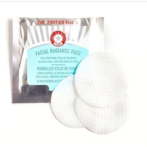 🌻first Aid Beauty - Facial Radiance Pads | 10 CT
